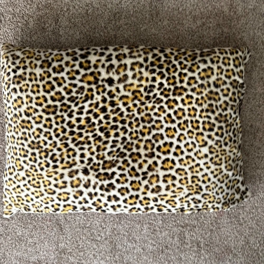 Custom made dog/cat bed
